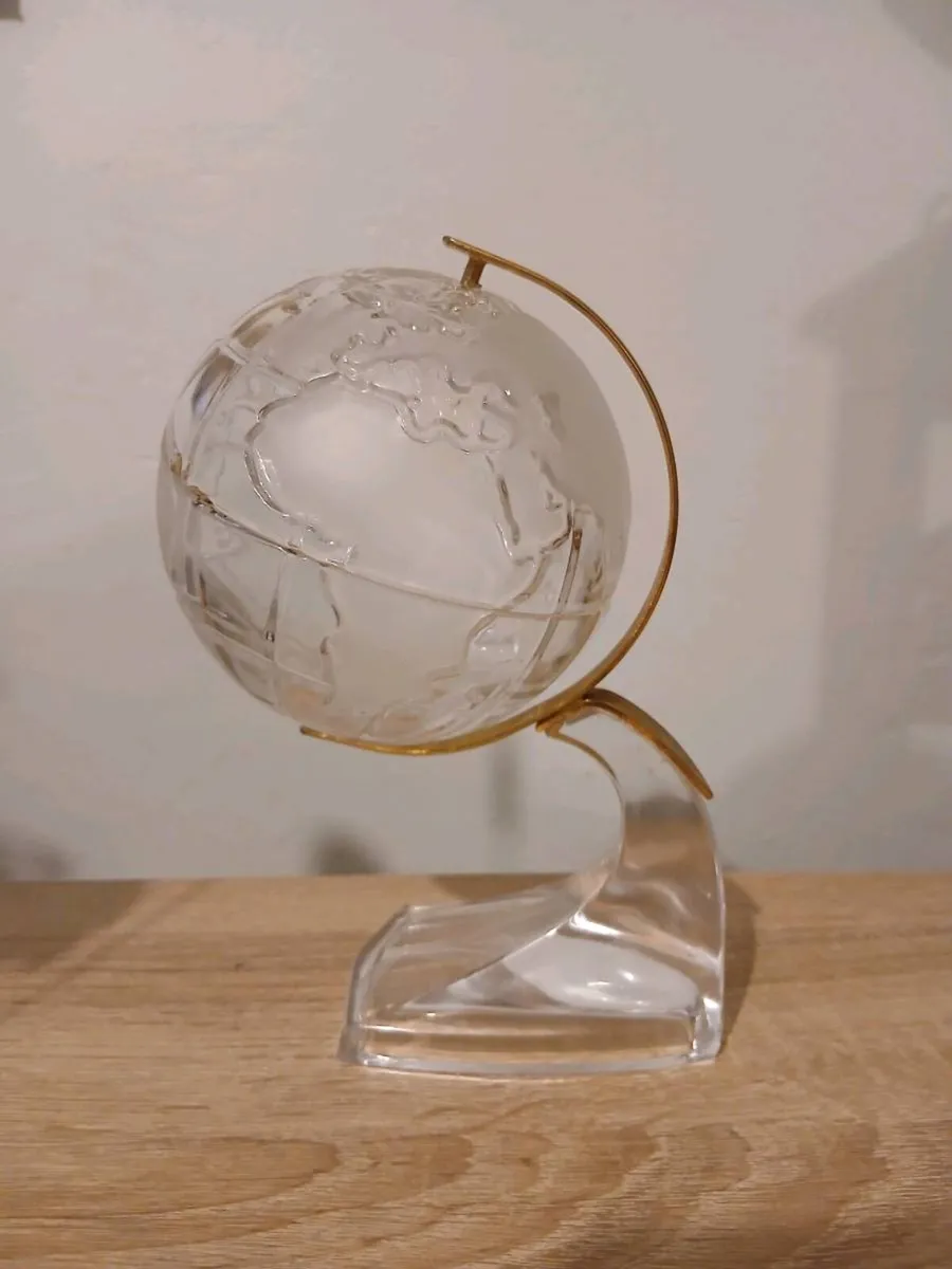 Glass globe - Image 1