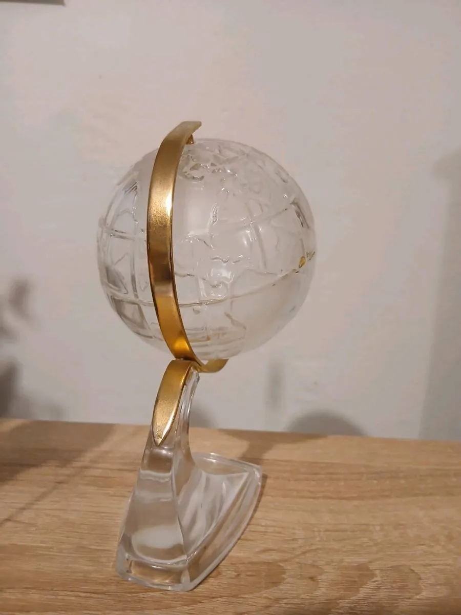 Glass globe - Image 2