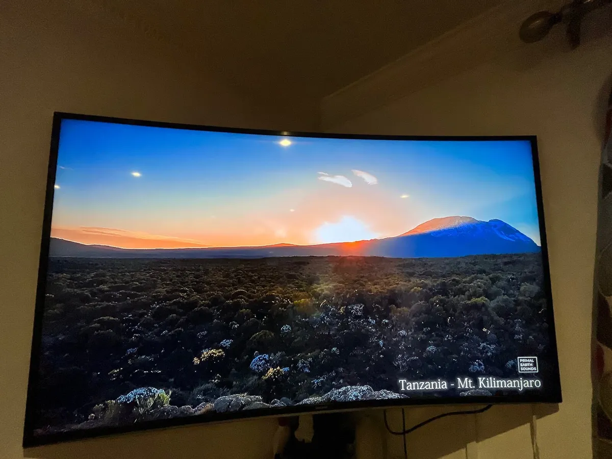 Samsung 50 inch Smart TV curved - Image 3