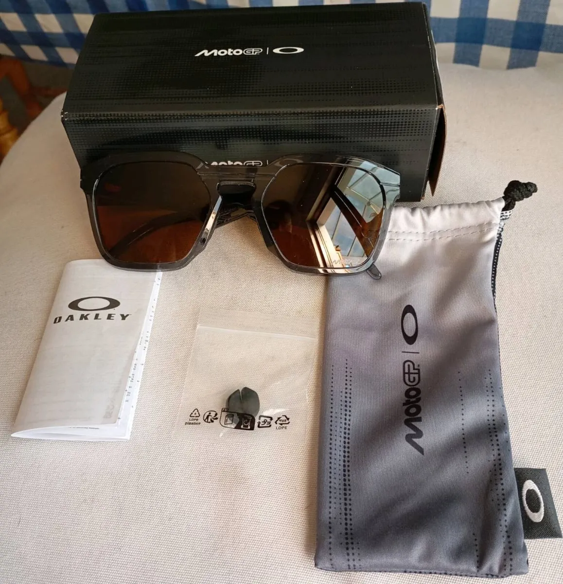 Oakley prizm bronze lenses Sunglasses - Image 1