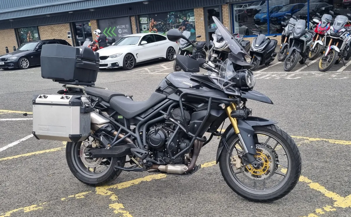 Triumph Tiger 800 - Image 1