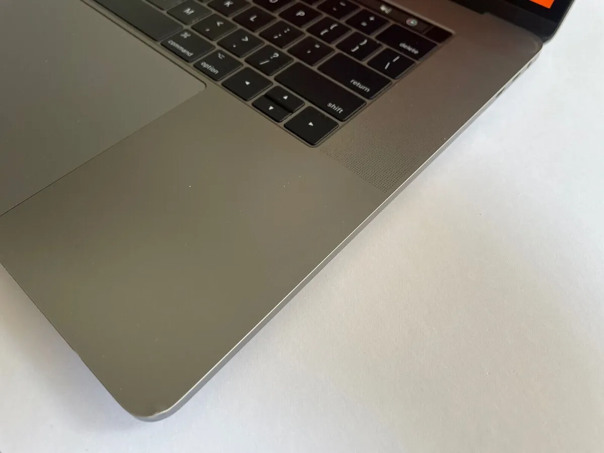 2018 Apple 15" MacBook Pro A1990 i7 16GB 1TB SSD - Image 3