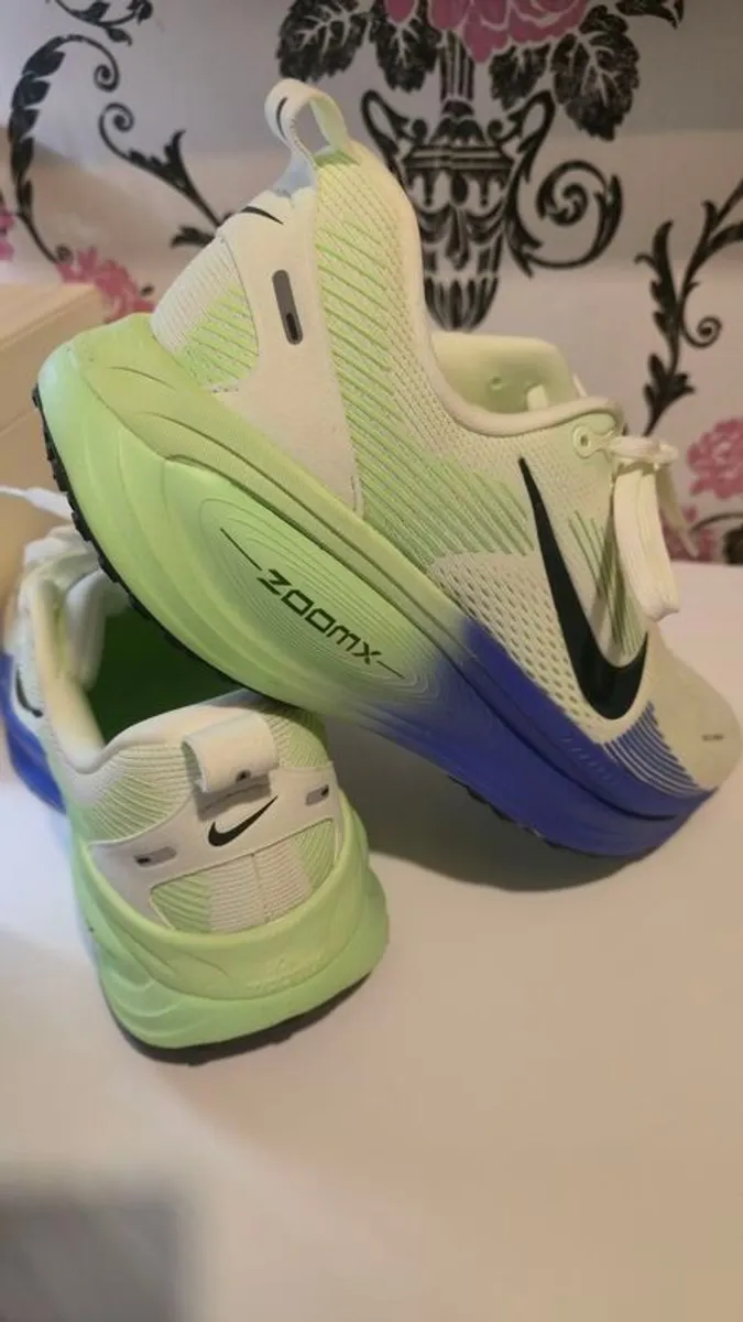 Nike Vomero 18 Mens Road Running Shoes - Image 1