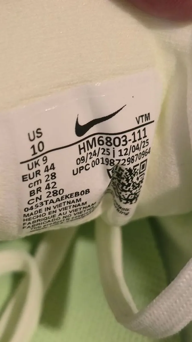 Nike Vomero 18 Mens Road Running Shoes - Image 3
