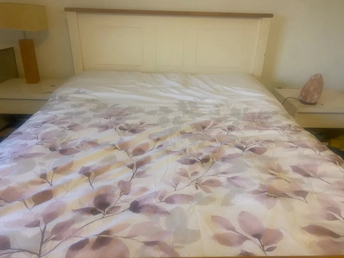 King size bed - Image 2