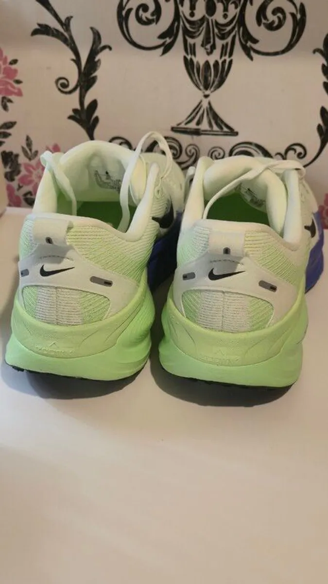 Nike Vomero 18 Mens Road Running Shoes - Image 4
