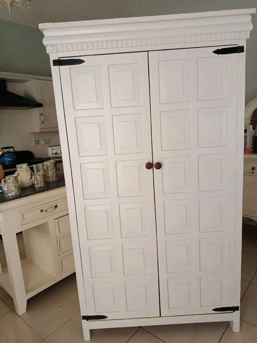 Kitchen larder - Image 4