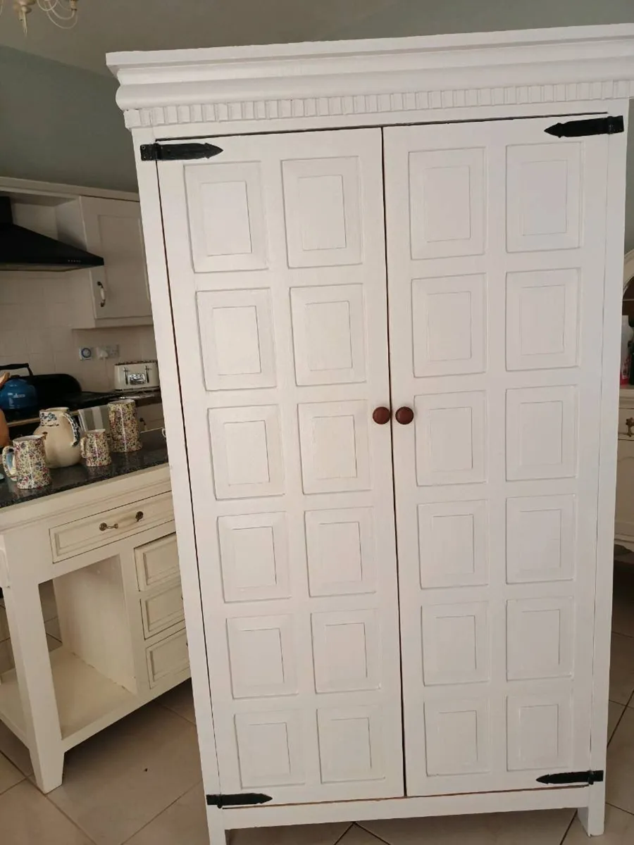 Kitchen larder - Image 2