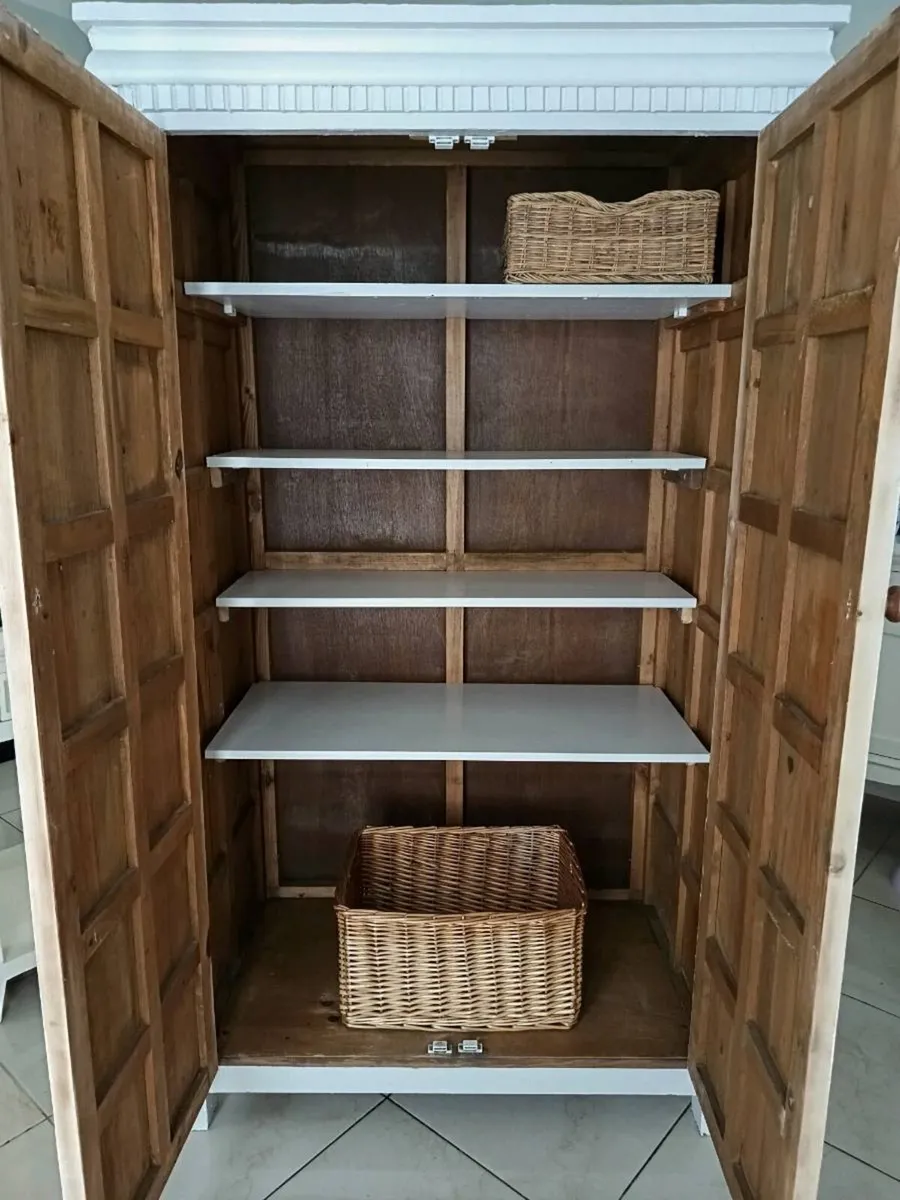 Kitchen larder - Image 3
