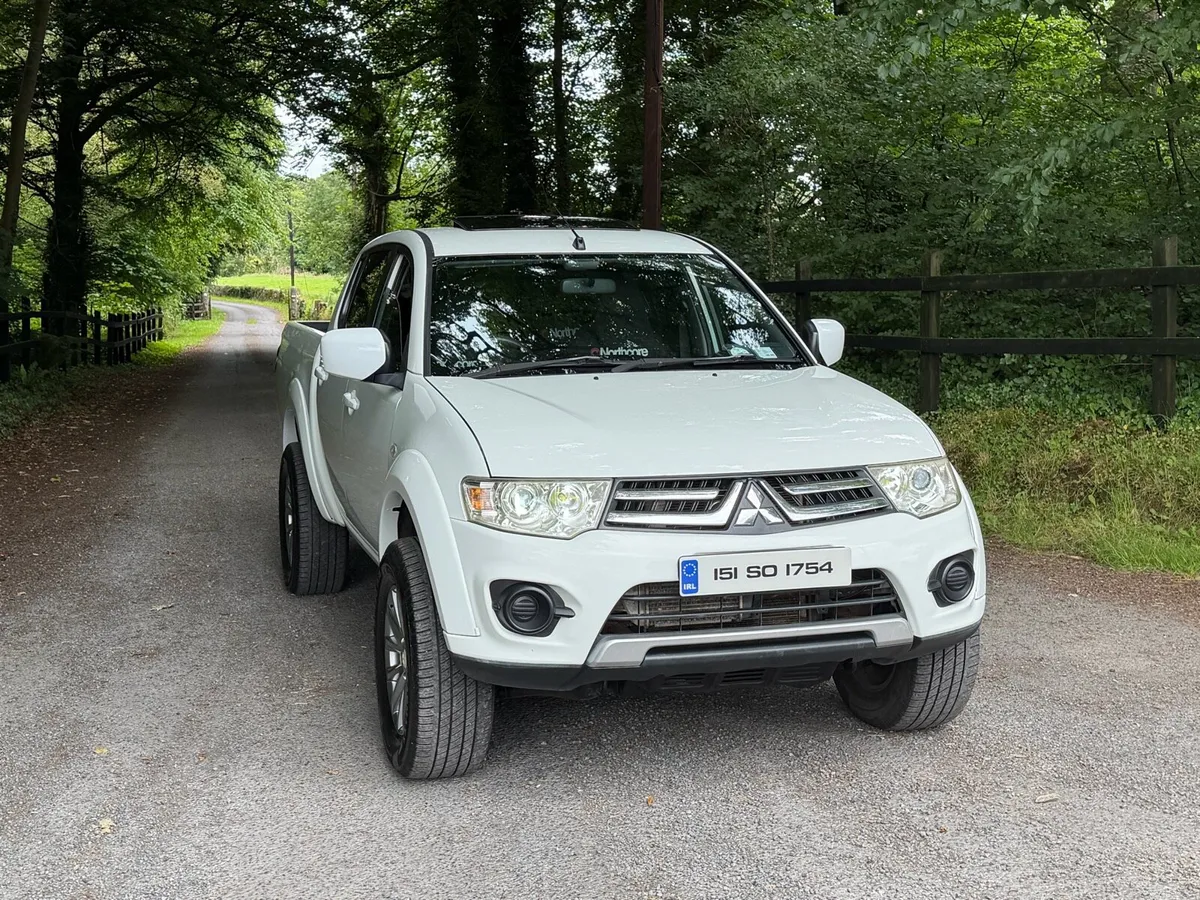 2015 L200 Crew Cab - Image 1