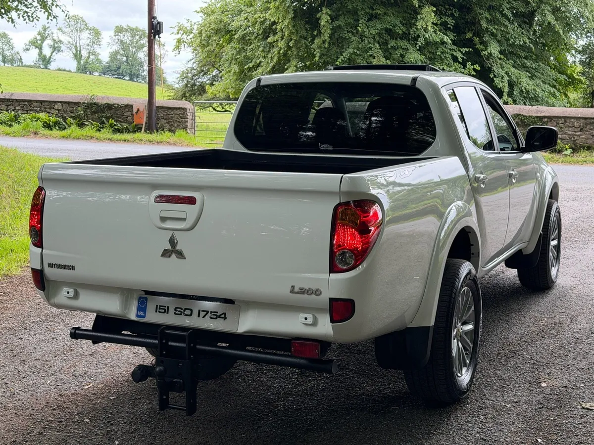 2015 L200 Crew Cab - Image 2