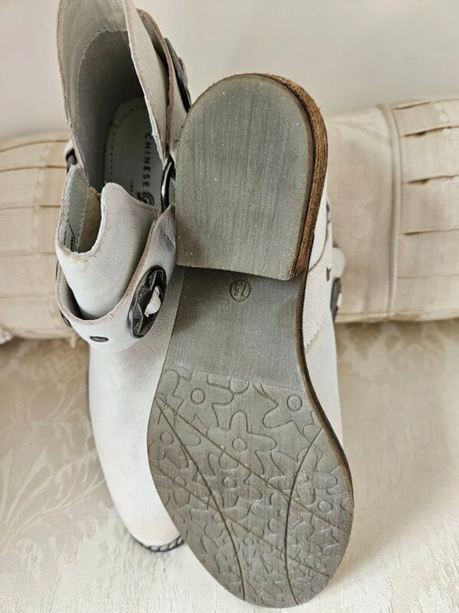 Ladies ankle boots - Image 2