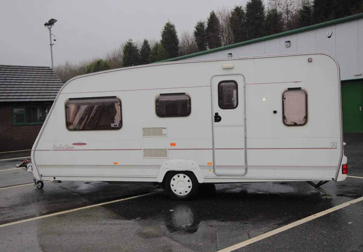 Lightweight 2008 Ace 5/6 berth with Full Awning - Image 1