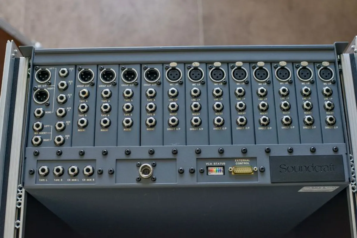 Soundcraft Delta 200 AVE 8 Channel 4-Bus Master Pure Pre-Harman Analog Modular Desk With Case - Image 4