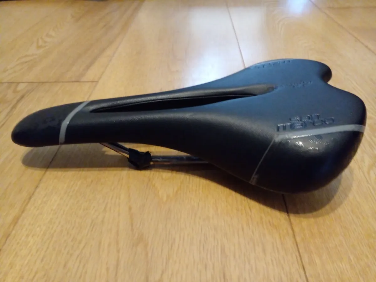 Ladies bicycle saddle - Image 3