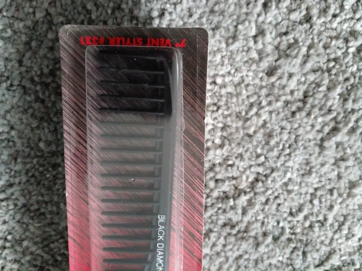 Combs - Image 3