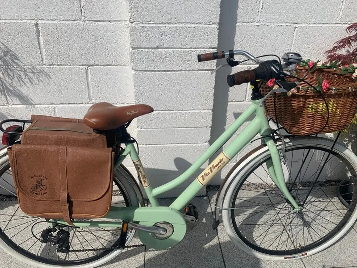 Lovely Ladies Bike - Image 1