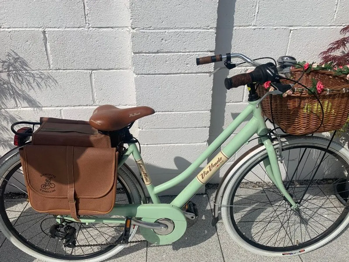 Lovely Ladies Bike - Image 2