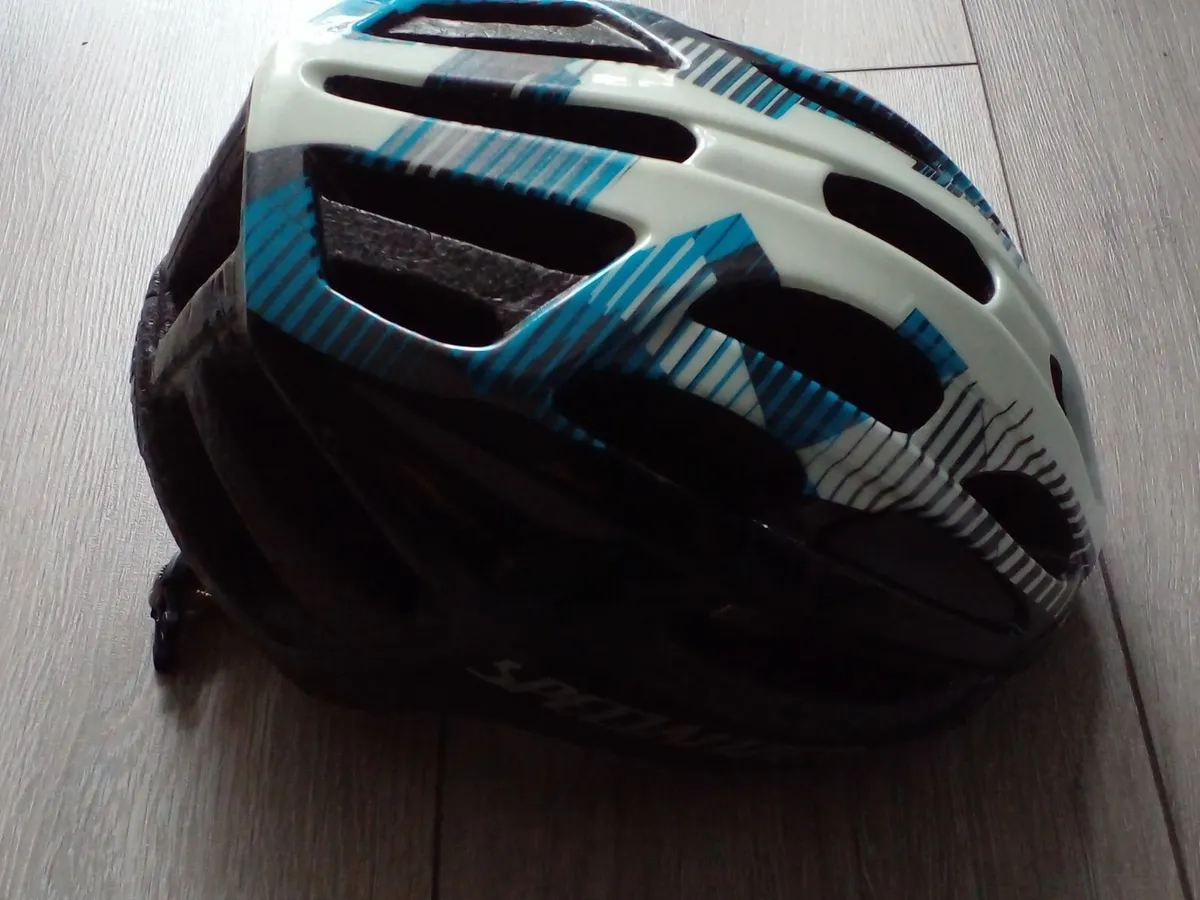 Bicycle helmet - Image 2