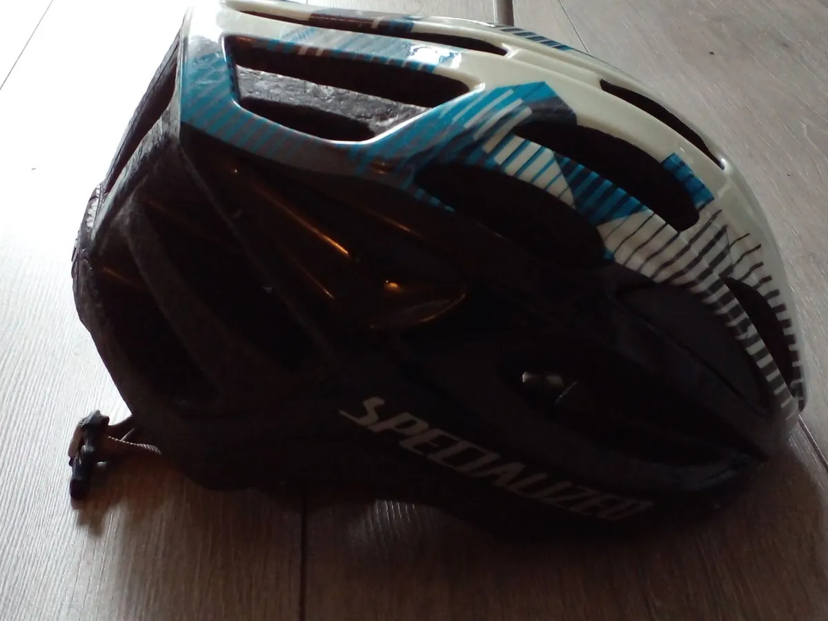 Bicycle helmet - Image 4