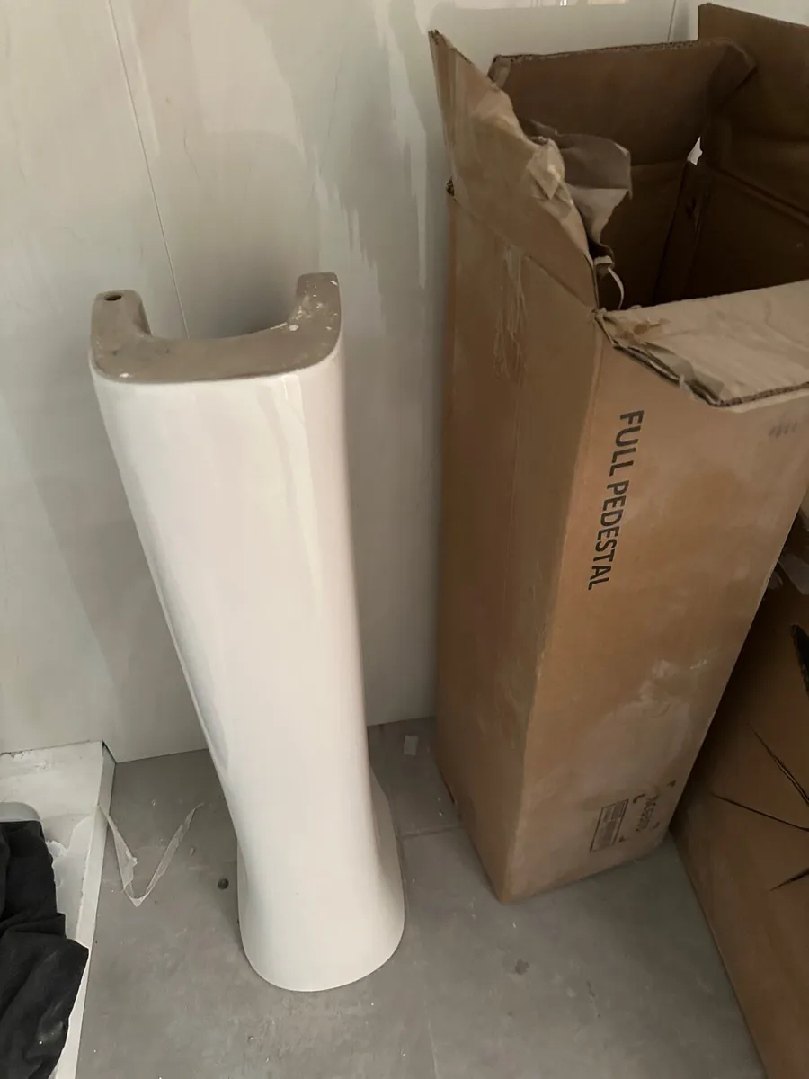 550 mm basin plus pedestal - Image 1