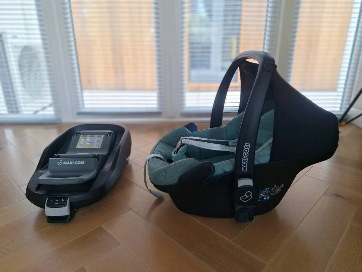 Maxi Cosi Pebble Car Seat with Maxi Cosi Isofix - Image 2