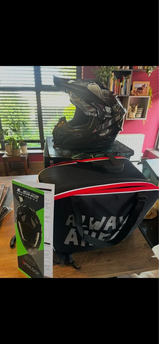 Ls2 carbon adventure helmet xl - Image 3