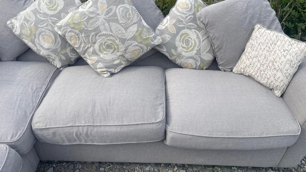 L Corner sofa - Image 4