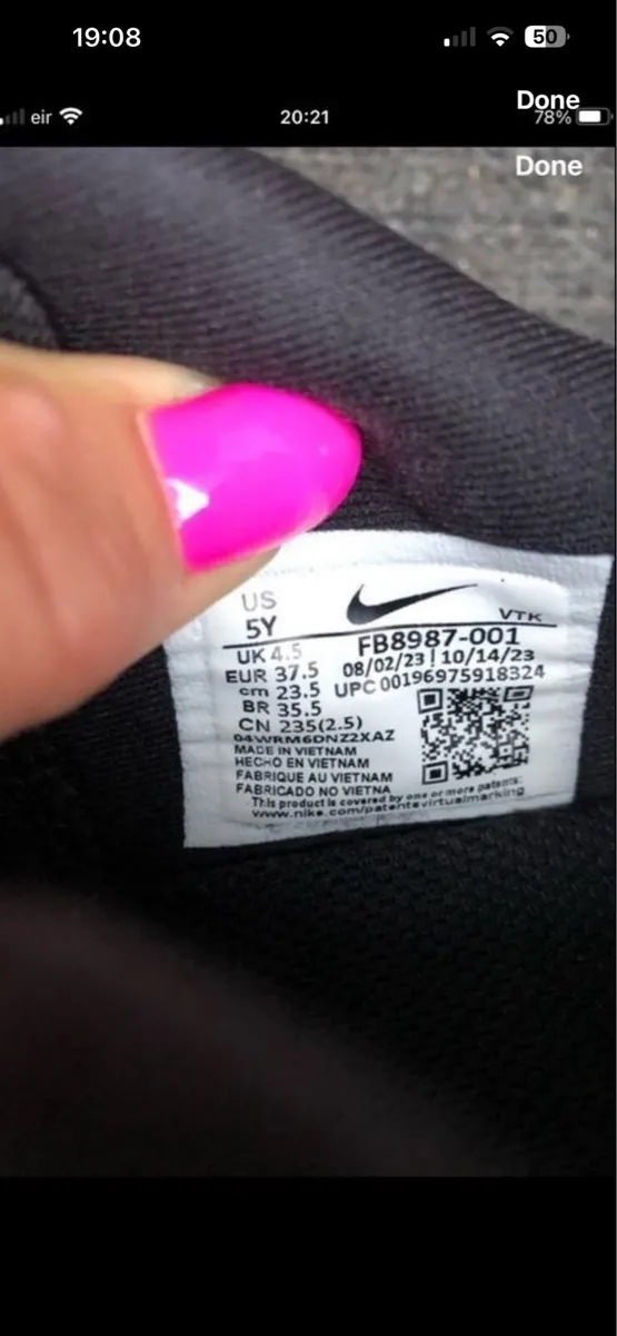 Boys Nike trainers size 4.5 €25 - Image 4