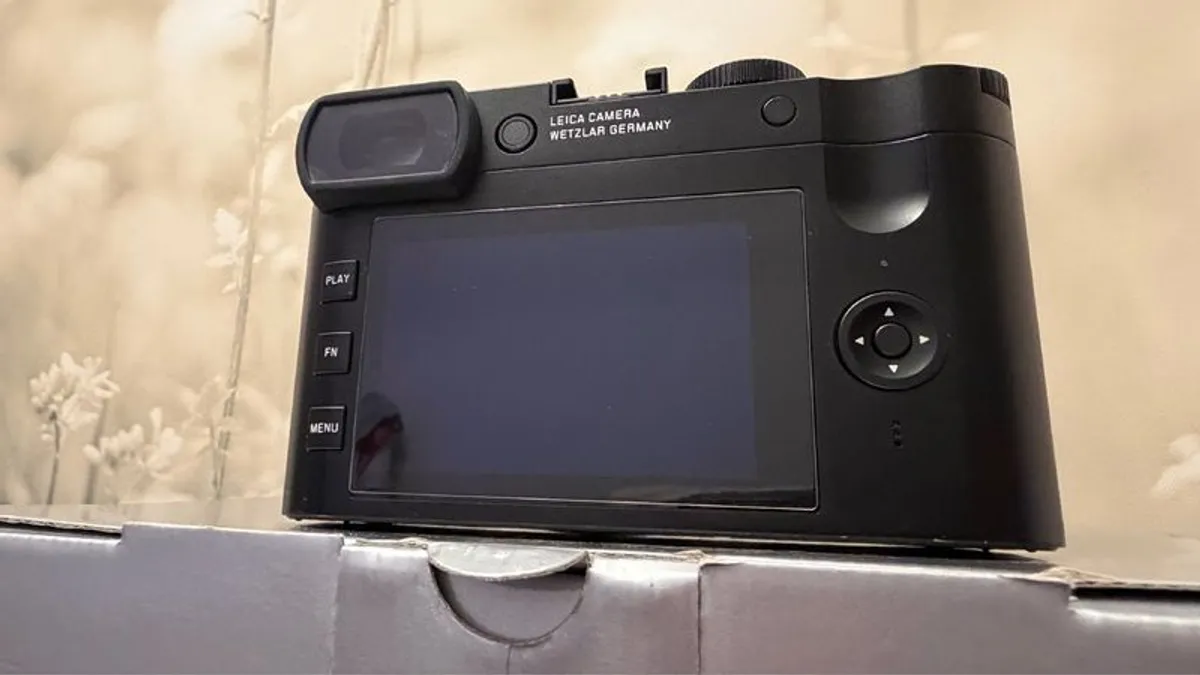 Leica Q2 like new with original accessories - Image 4