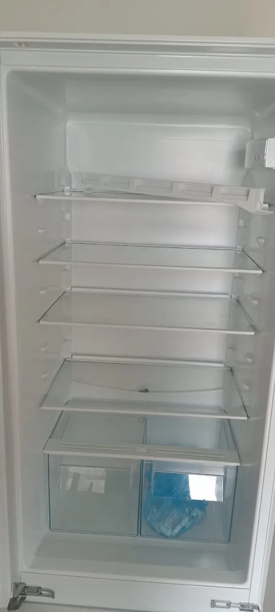 AEG Integrated fridge-freezer - Image 4