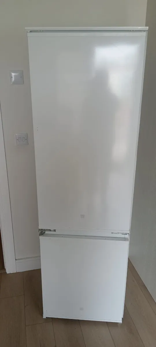 AEG Integrated fridge-freezer - Image 2