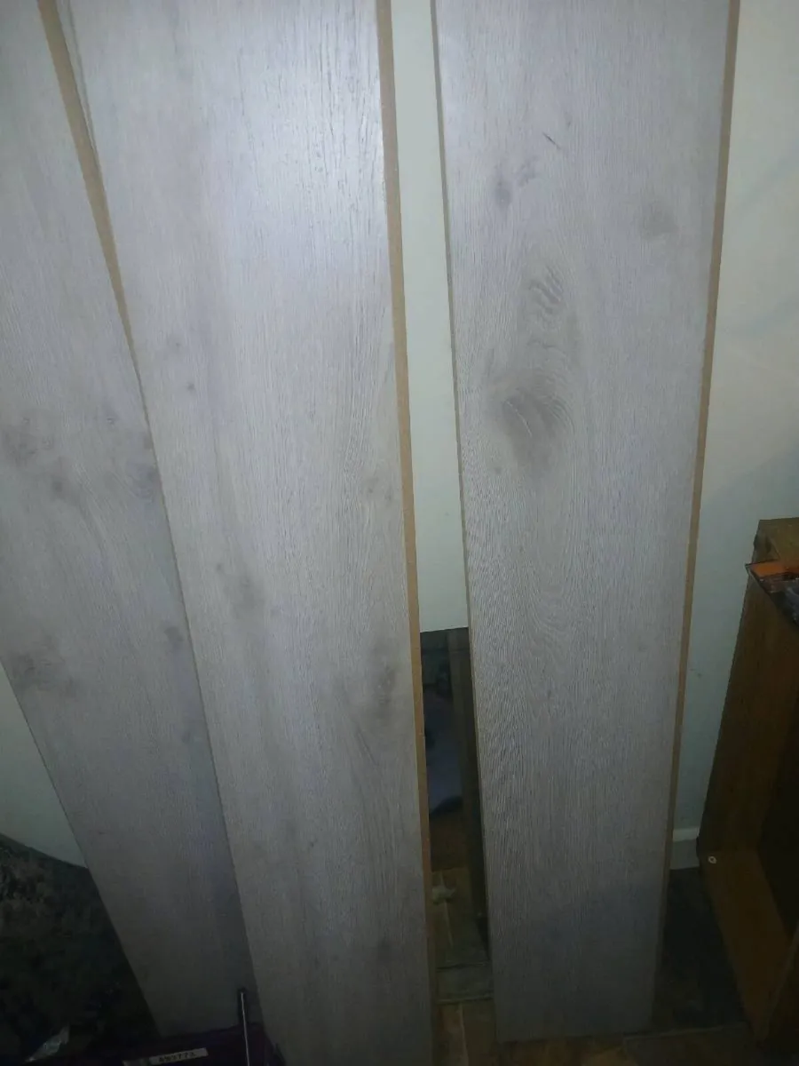 laminate flooring - Image 1
