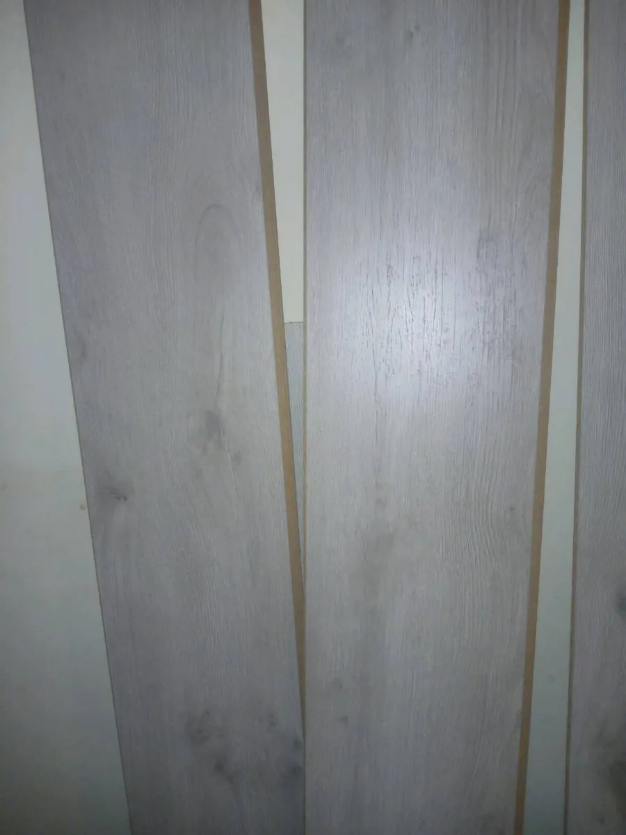 laminate flooring - Image 2
