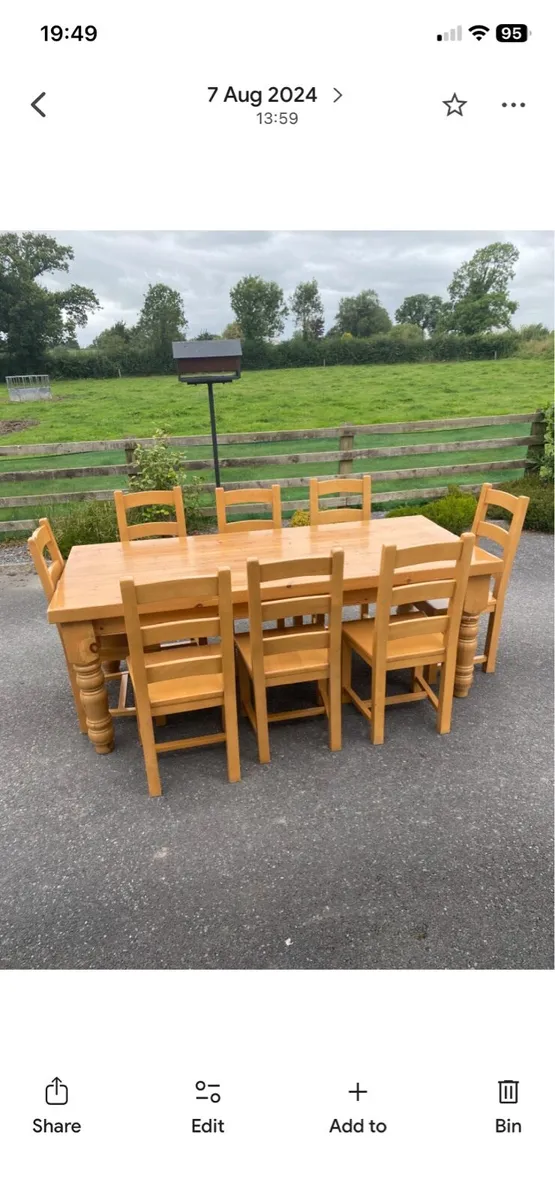 Table & chairs - Image 1