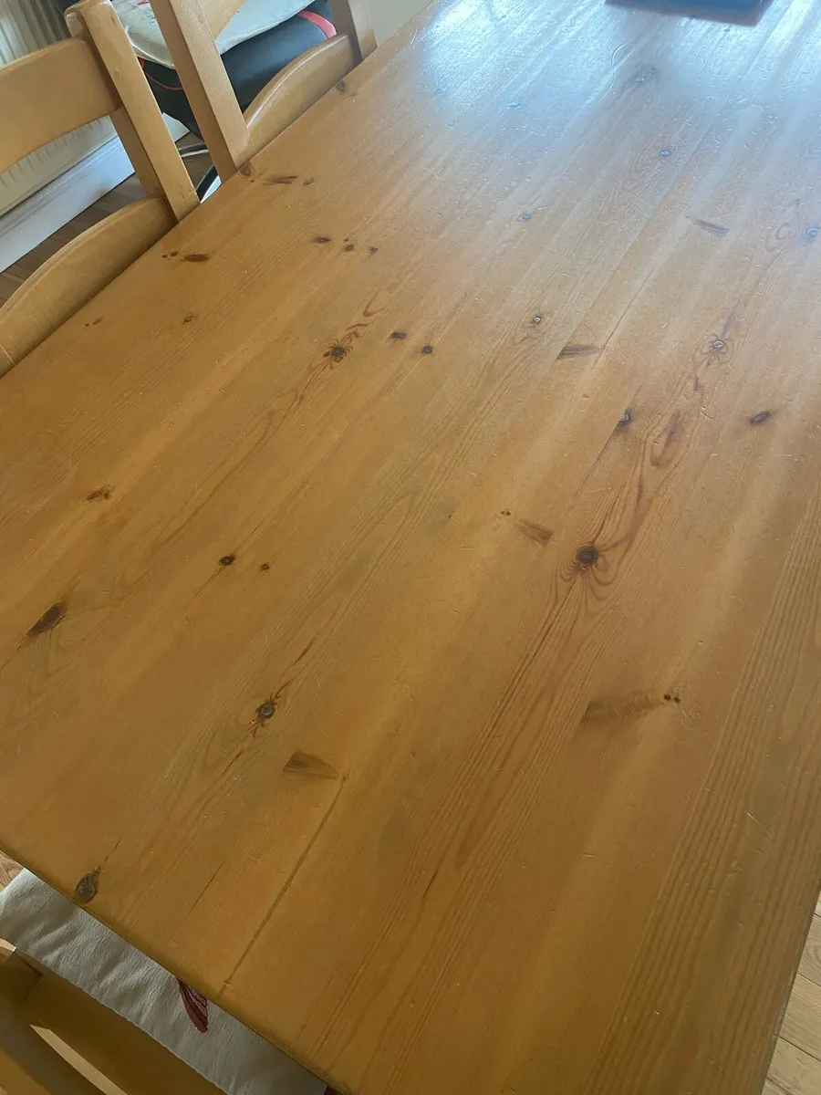 Table & chairs - Image 4