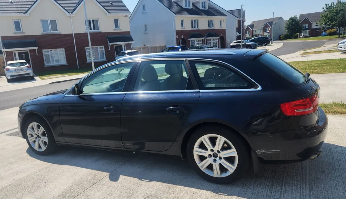 Audi A4 2009 - Image 2