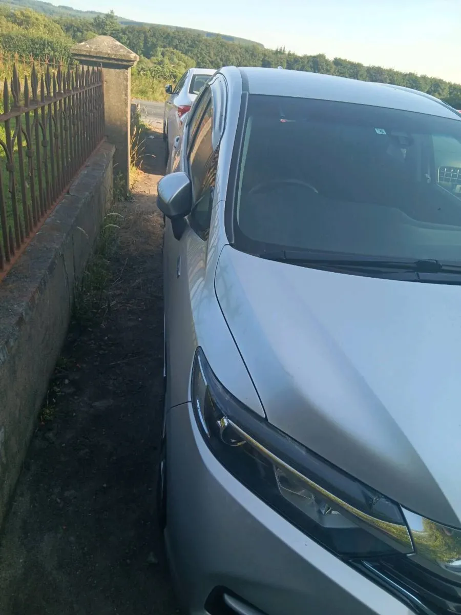 Car and parts - Image 1
