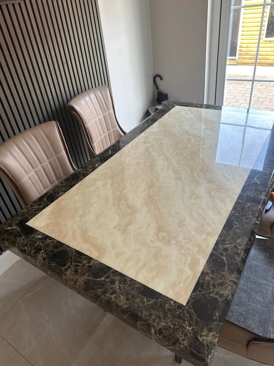 Table and chairs - Image 3