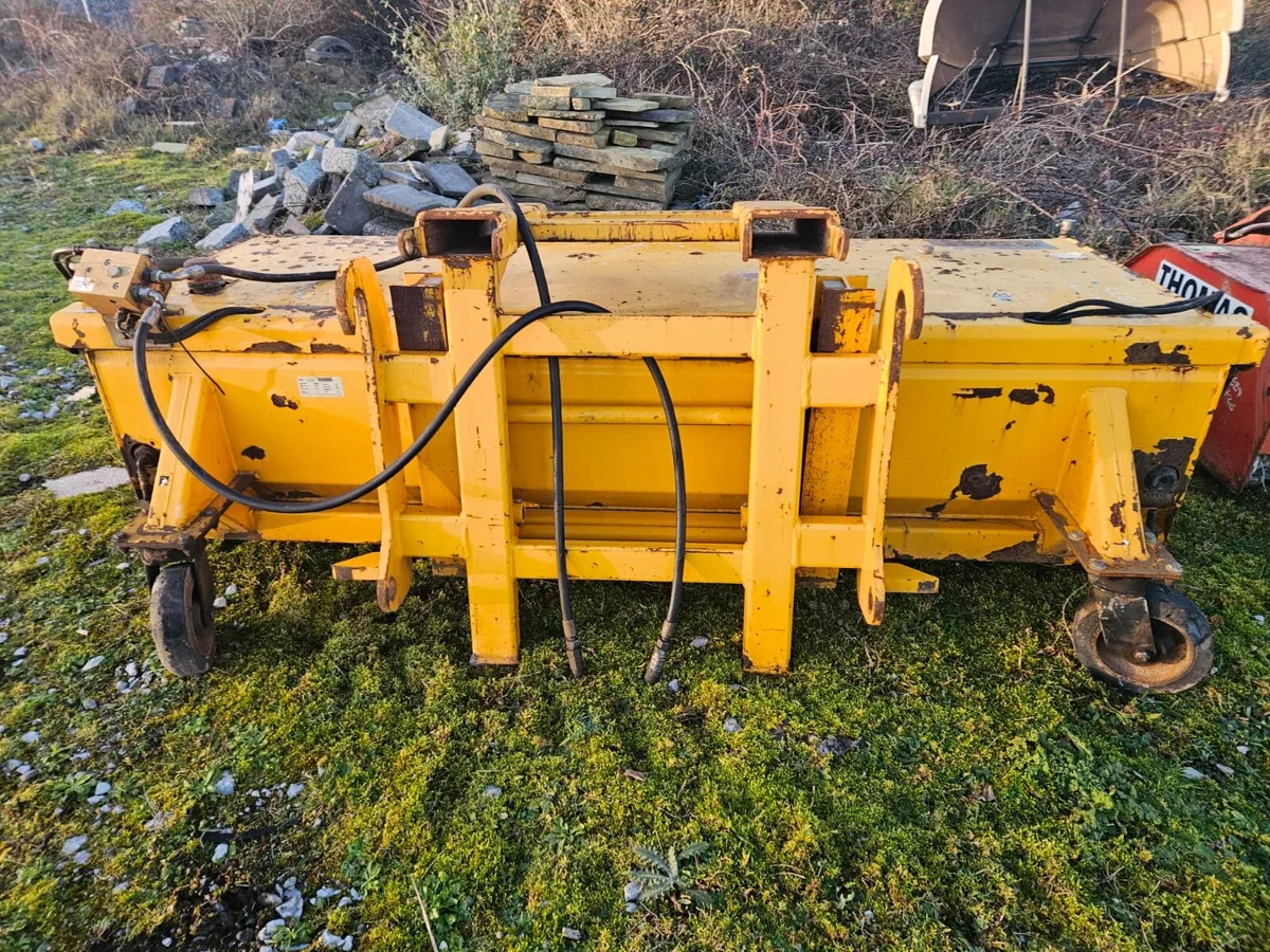 JCB SC240 Hydraulic Sweeper collector - Image 2