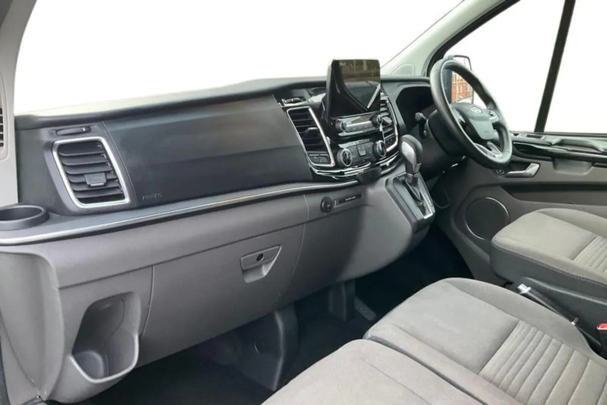 Ford Tourneo Custom 2.0 320 EcoBlue Titanium Minib - Image 3