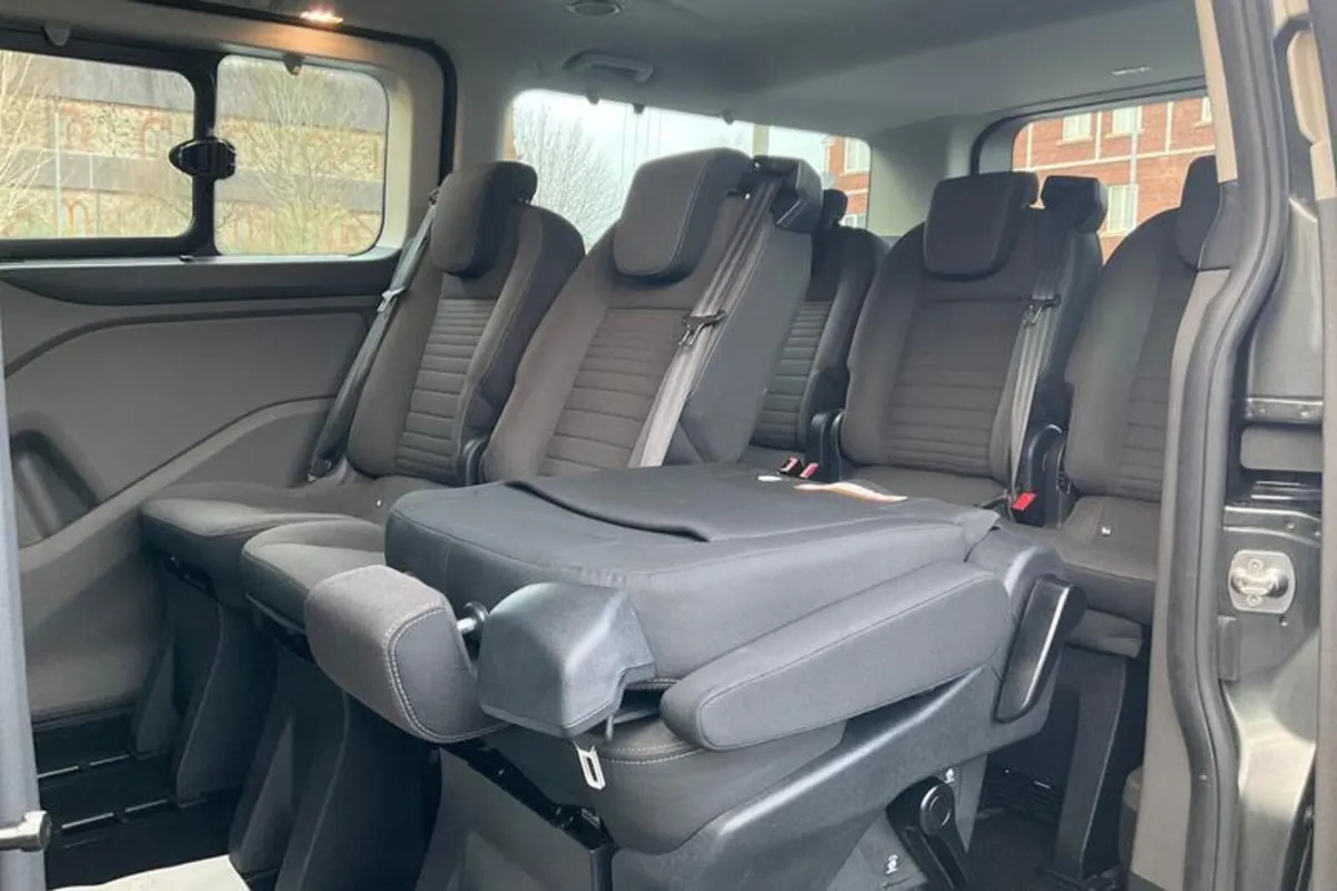 Ford Tourneo Custom 2.0 320 EcoBlue Titanium Minib - Image 4