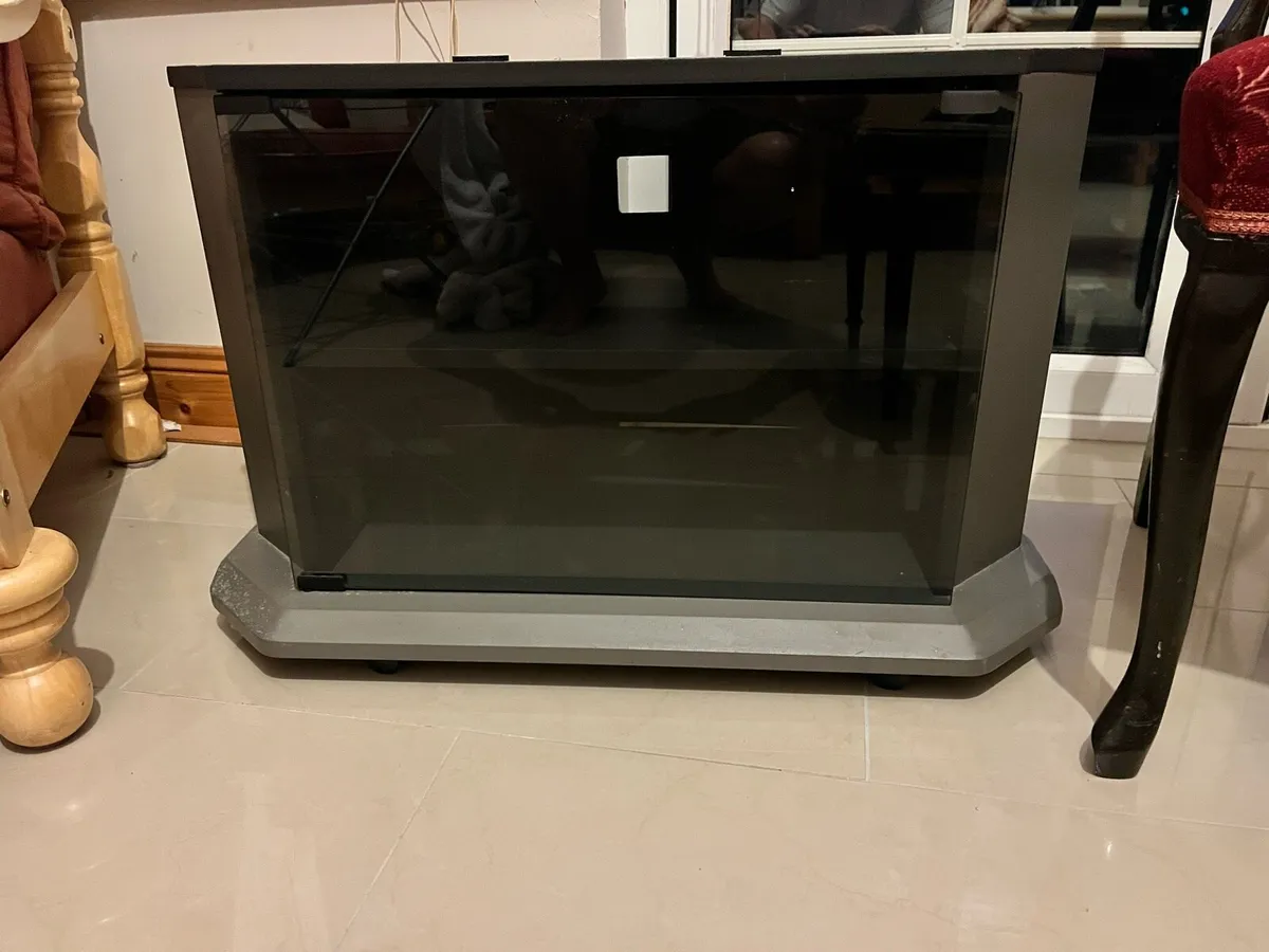Tv stand - free - Image 1