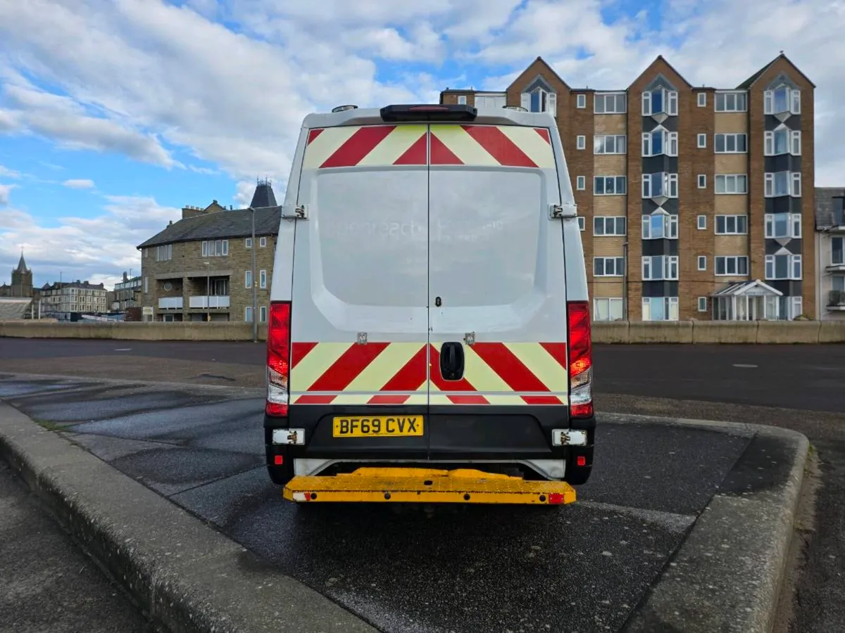 iveco daily 35c rwd mwb utility van - Image 4