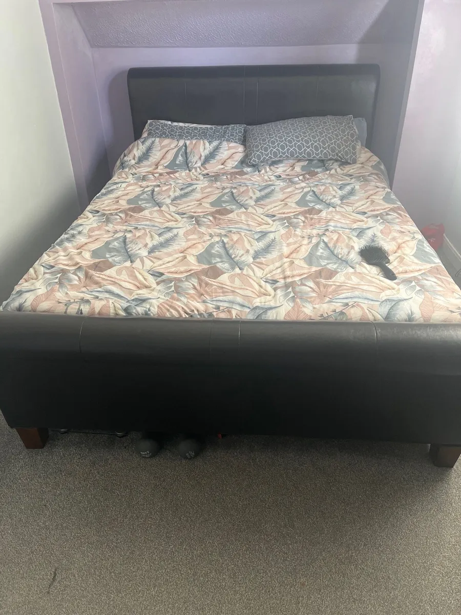 King size bed - Image 2