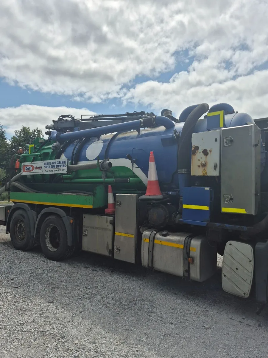Jet Vac Tanker MAN 2011 - Image 2