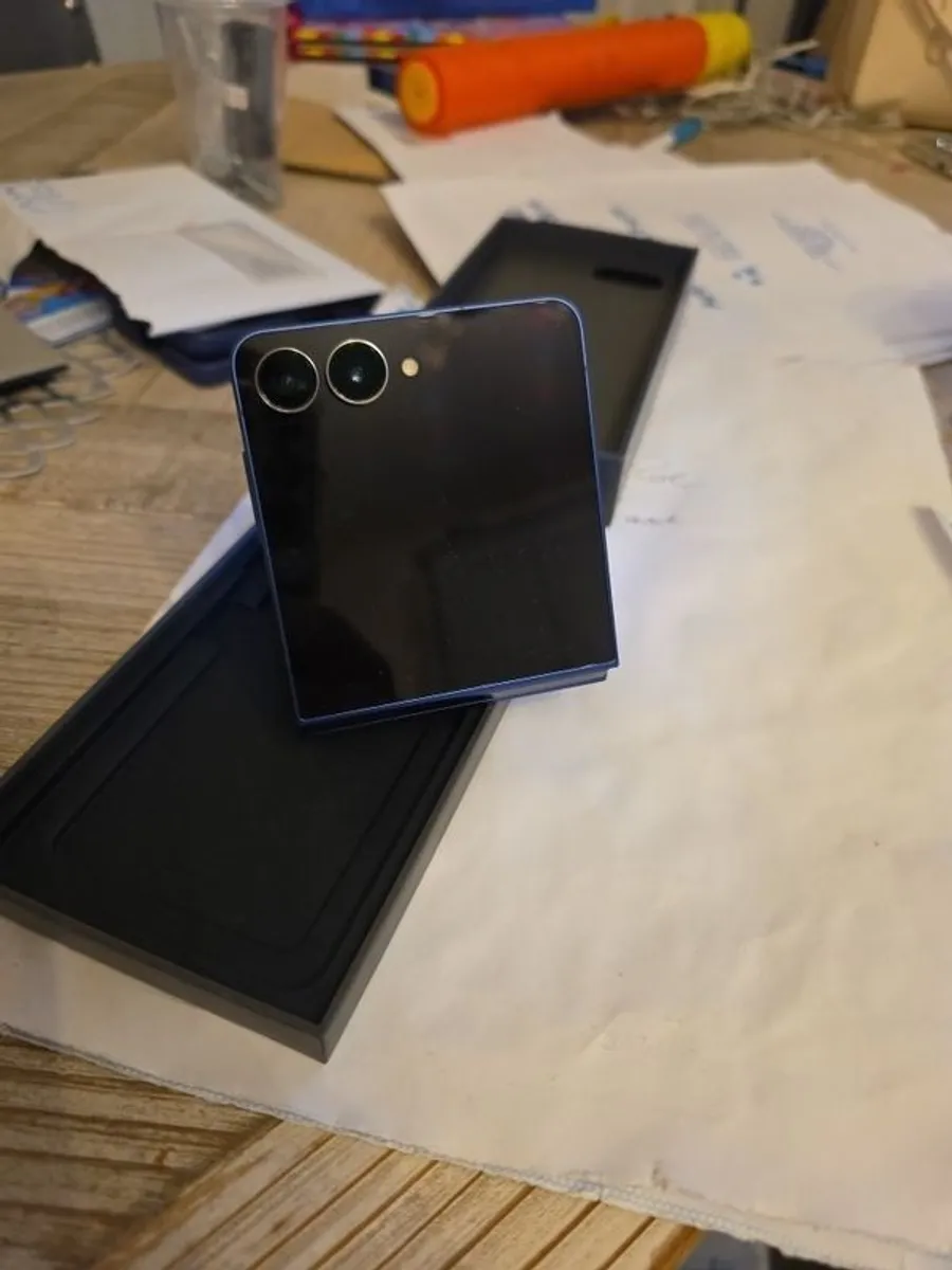 Samsung galaxy z flip 7 - Image 4