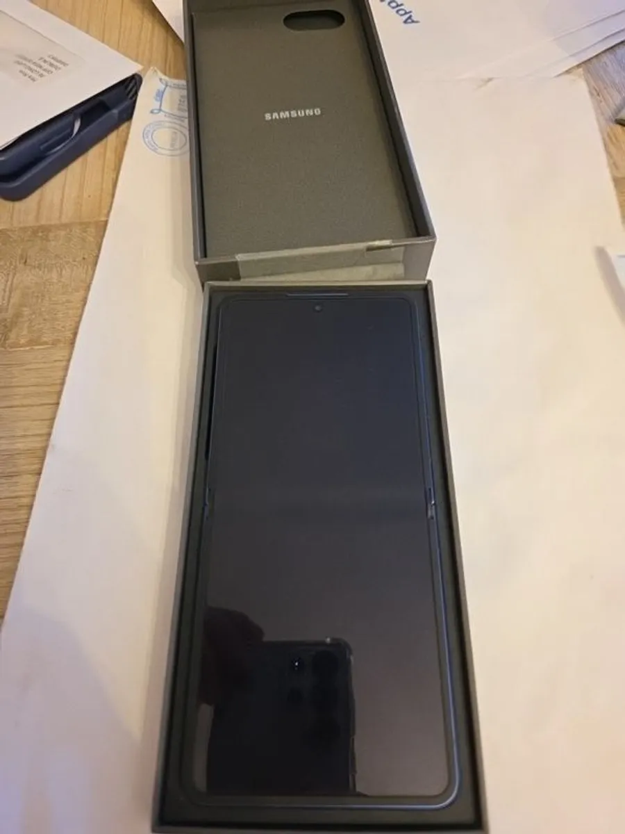 Samsung galaxy z flip 7 - Image 1