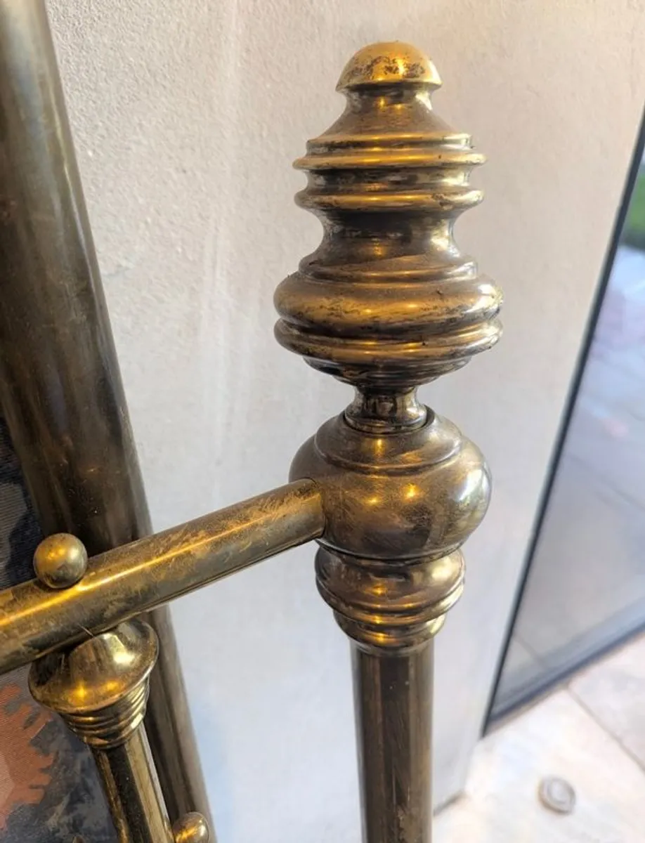 Victorian single brass bed including side rails, base and deep mattress - Image 3