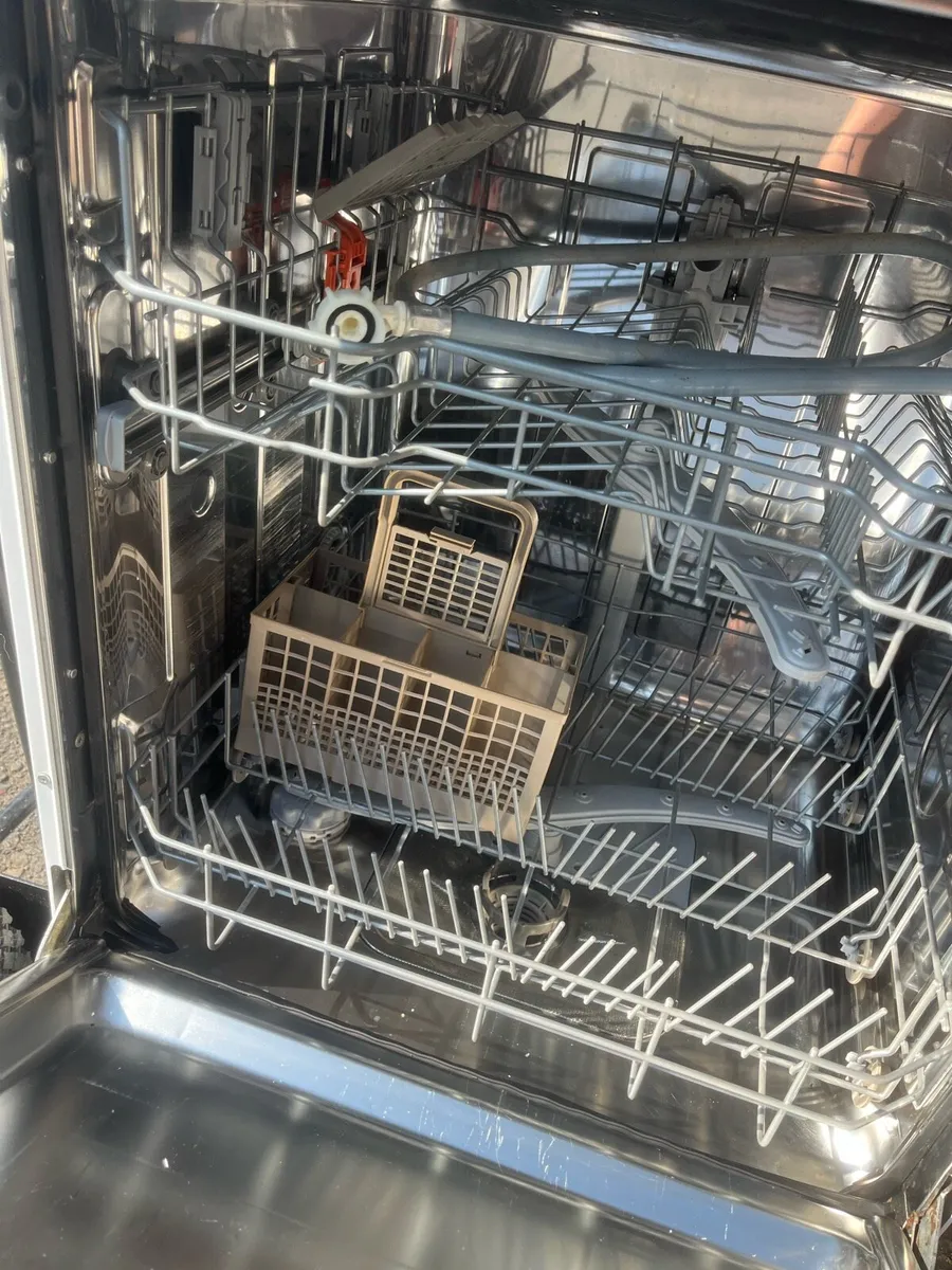 Hotpoint Dishwasher - Image 2